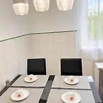 With View And Balcony - Near The Metro شقة *