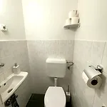With View And Balcony - Near The Metro شقة