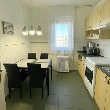 With View And Balcony Apartman *