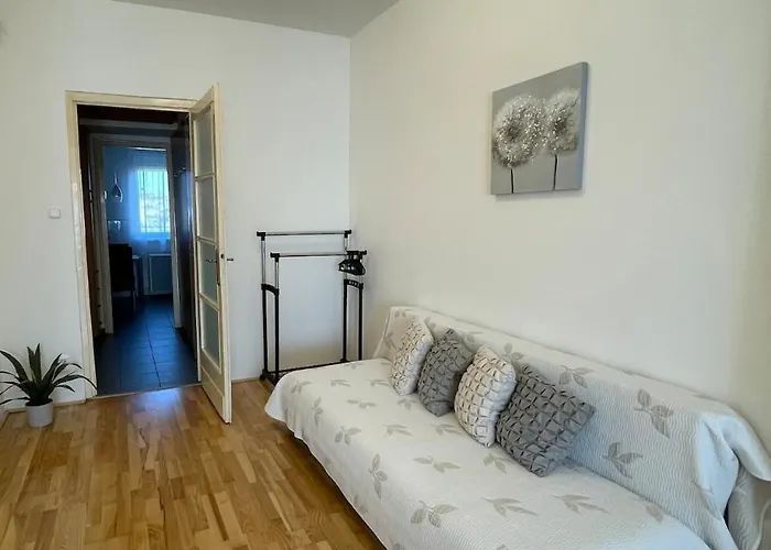 דירה With View And Balcony *