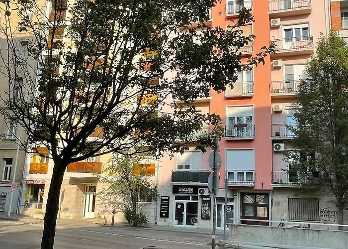 דירה With View And Balcony