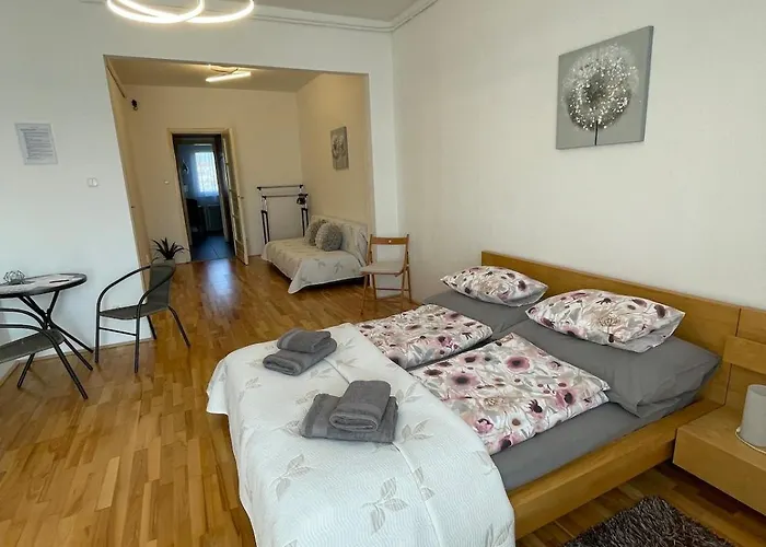 With View And Balcony * 布达佩斯