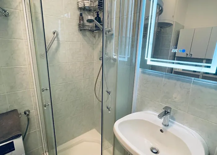 With View And Balcony 公寓 *